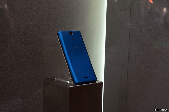 日本版XPERIA V有藍色