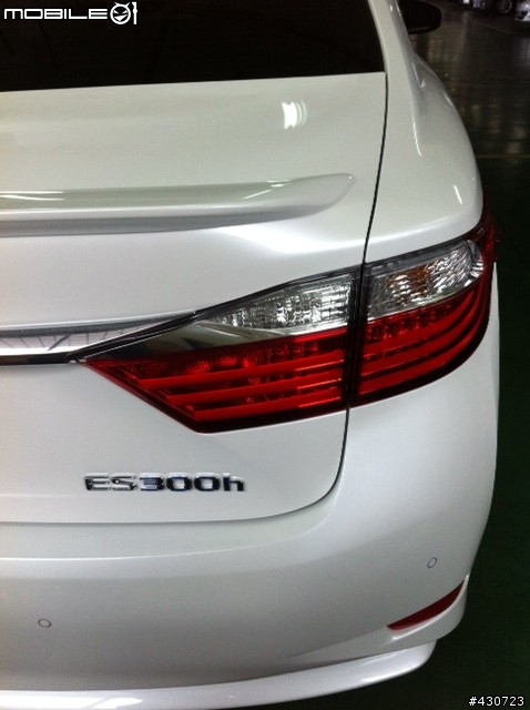 白色 ES300h 尚未交車,(圖少)先開箱分享...