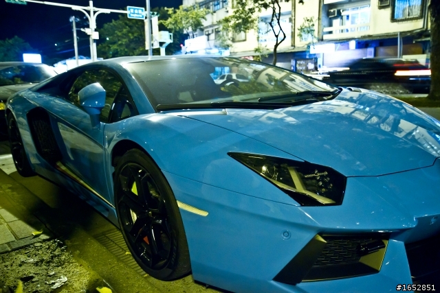 巧遇LP700-4 實車真的很帥!