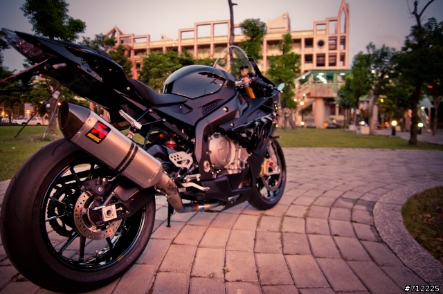 【補開箱】BMW S1000RR 黑暗騎士版