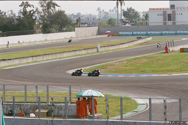 帶底片機去賽車場 -- 非常滿意！(圖多，別用手機看)