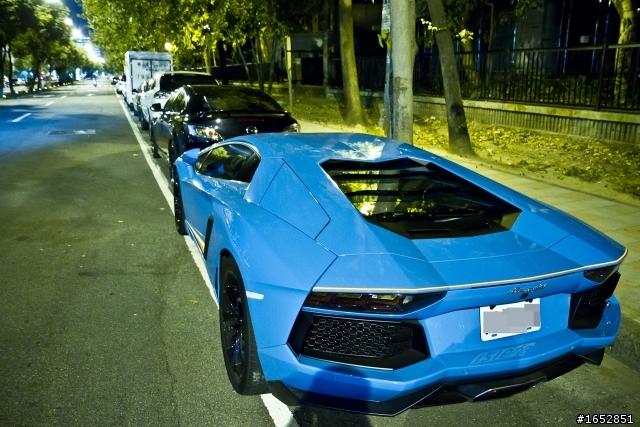 巧遇LP700-4 實車真的很帥!