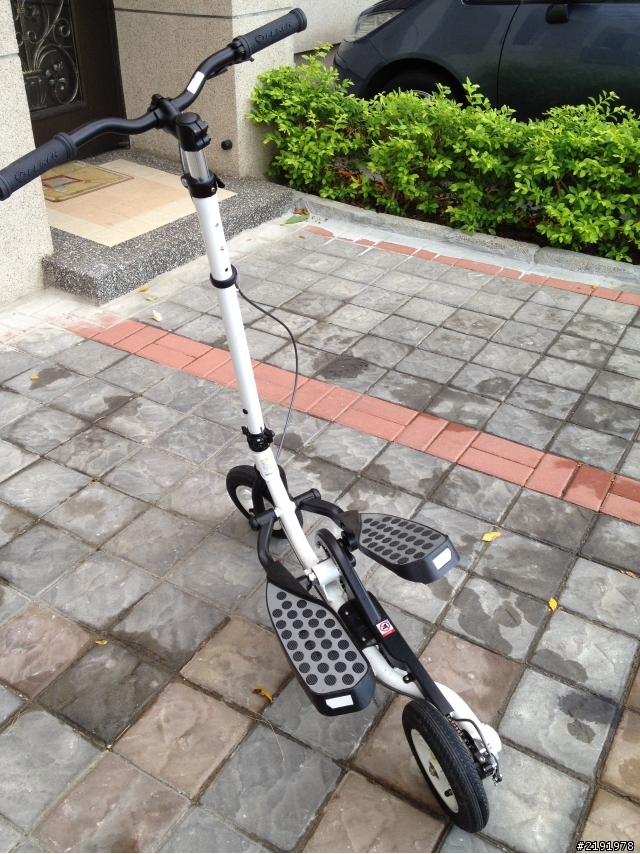 [開箱] 詢問度很高的Y FLYER雙翼踩踏車--站著踩的腳踏車