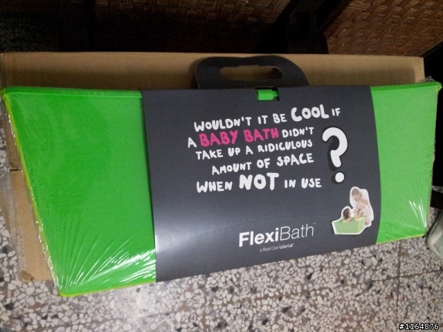 小寶寶的新玩具開箱~長頸鹿蘇菲~FlexiBath浴盆及洗澡玩具