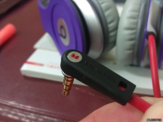 請大家幫我看看這Beats Solo耳機是真是假.....