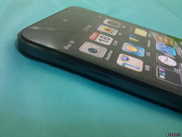 來分享個 IPod Touch 5 碳黑色照