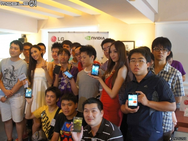 Tegra 3四核五吋大螢幕，就是這個Vu~!  LG Optimus Vu高雄鮮體驗