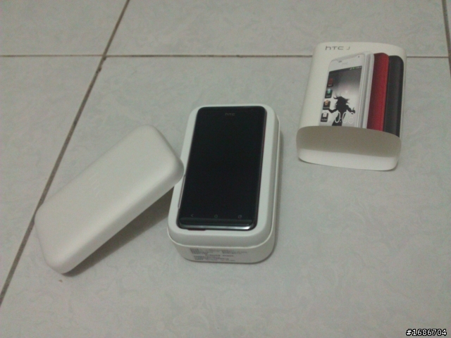 我的第一次開箱 獻給HTC J (好緊張)