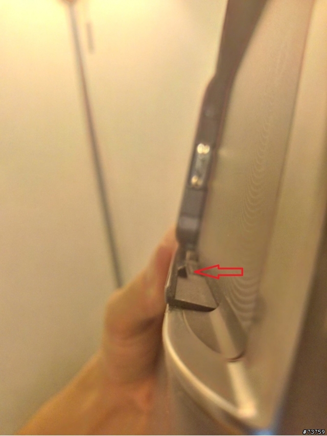 (11/1更新-已至皇家維修) Padfone2 入手隔天平板基座槽滑條被手機的公差刮到翹起..