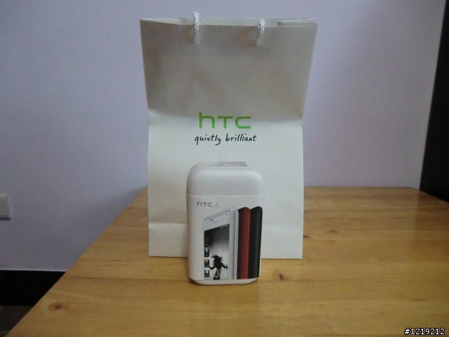 超簡易開箱...HTC J 紅