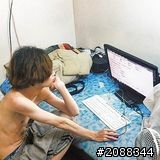 慘 台北籠民 v.s 爽 小資OL