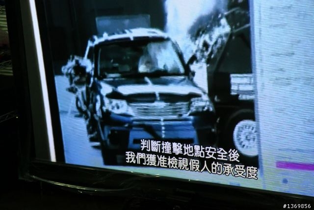 剛在Discovery Science 頻道看到Forester碰撞測試