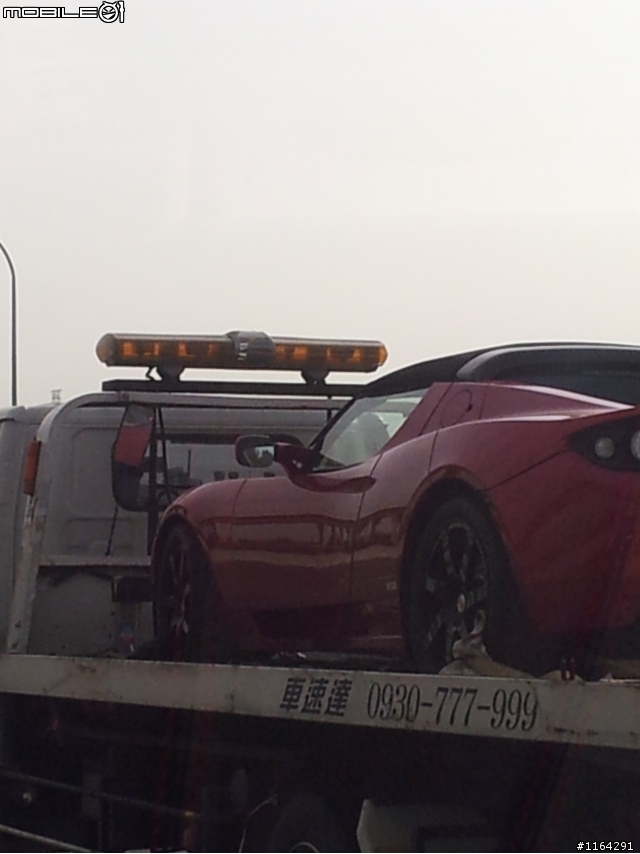 長眼睛沒看過!!!TESLA電動車!!!