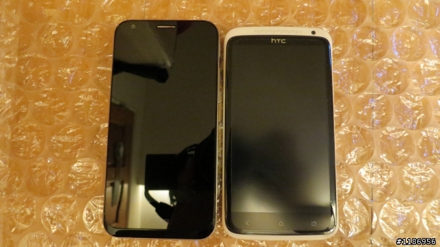 [開箱圖片]我終於收到Padfone2 64G了!!!