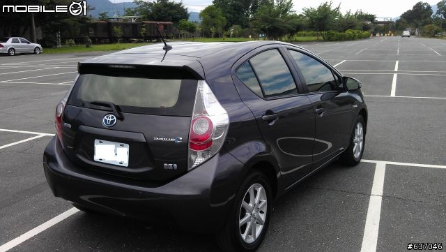 <開箱>好玩、好開、好安全又好省油的PRIUSC