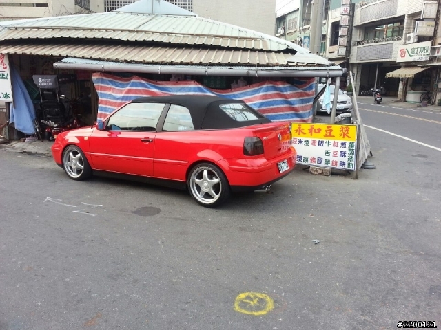 請各位大大告知一下這台車的訊息，買的話有人要割愛嗎?價位多少?