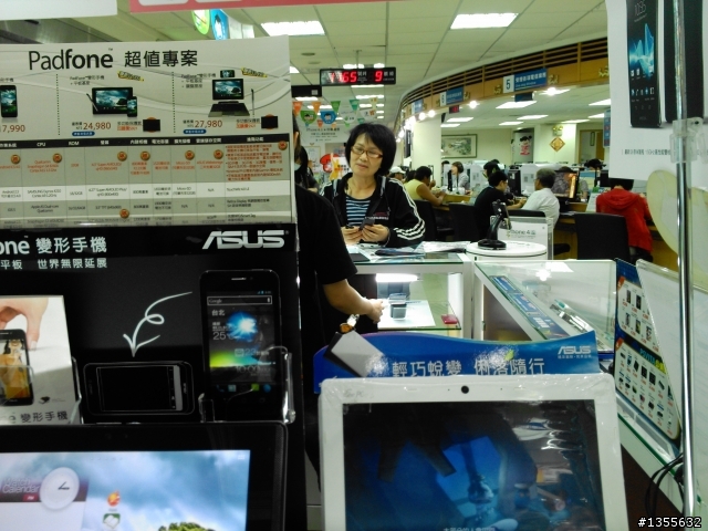 acer s500黑色入手，照像功能一流，瑩幕畫面棒，好輕，拍的照片分享，有空就補照片