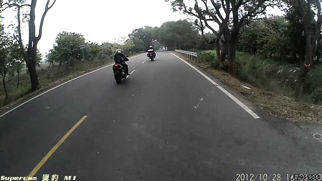 原來重機車牌可以這樣擺