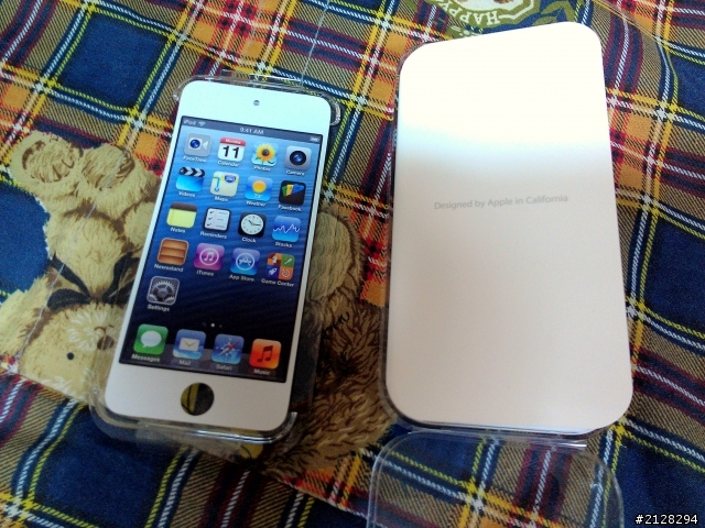 64g 新玩具 ipod touch 5 (銀白) 12790超划算