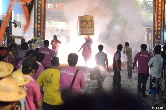 蓋一棟廟會大樓吧!~~(宗教慶典和活動)