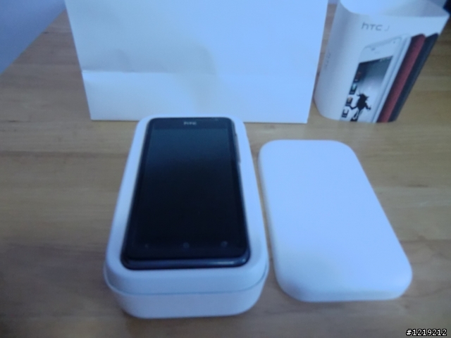 超簡易開箱...HTC J 紅