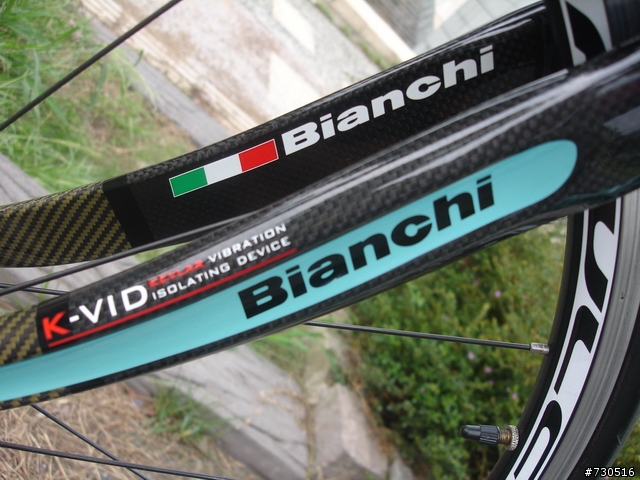 請問bianchi 車上貼紙 hand made in italy 可信度 附圖