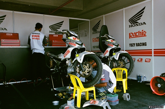 帶底片機去賽車場 -- 非常滿意！(圖多，別用手機看)