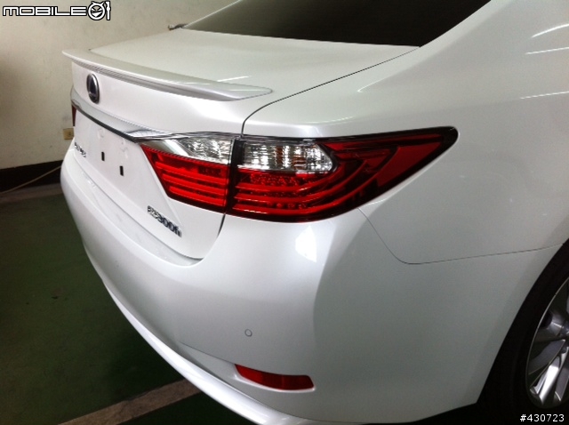 白色 ES300h 尚未交車,(圖少)先開箱分享...