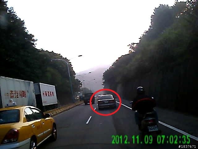 騎白牌遇到沒水準的汽車駕駛