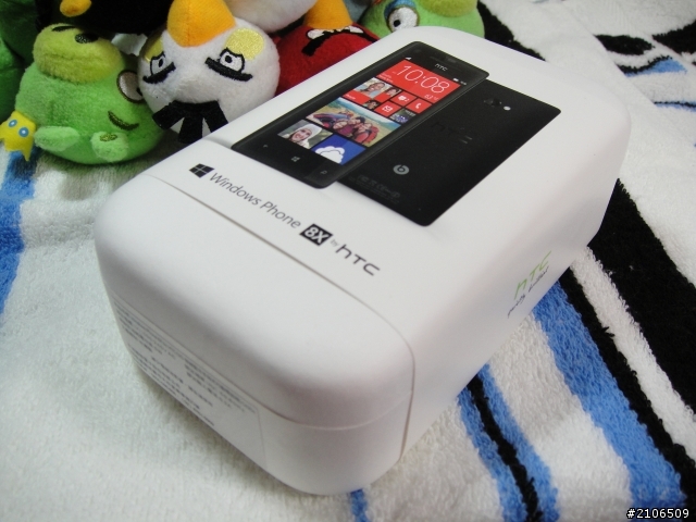 Windows Phone 8X by HTC╳憤怒鳥  [更新:贈品3000mA行動電源開箱]