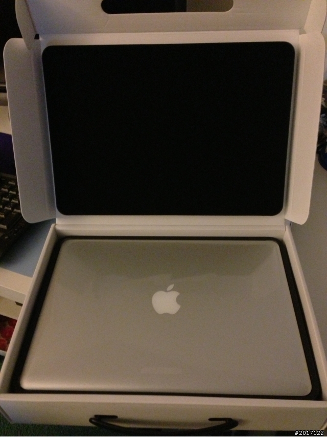 MacBook  開箱分享 + 16gb CORSAIR-VENGEANCE upgrade + boot camp 裝 win7 ultimate. 再加 iPad mini 4G 16GB 開