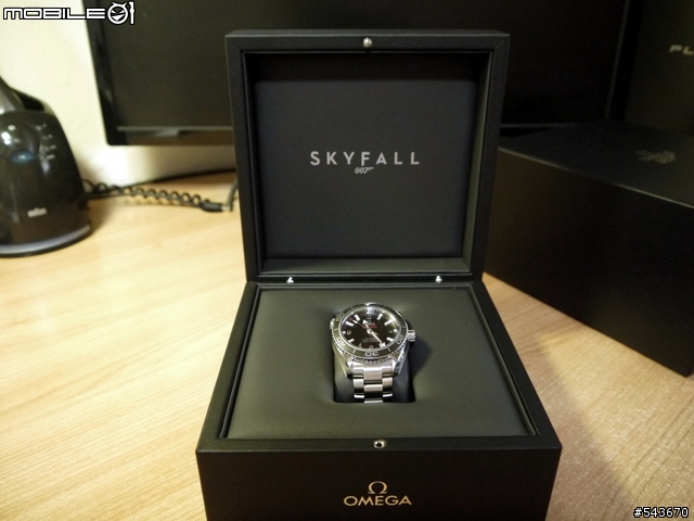 [開箱] 慶祝詹姆士‧龐德歸來：Planet Ocean SKYFALL 600米潛水紀念腕錶