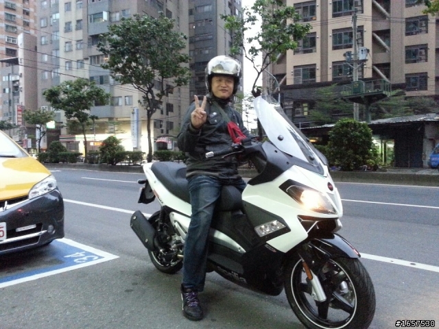 aprilia SR Max 300 我終於等到你囉！！！