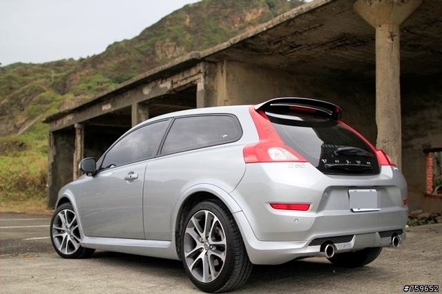 [寶貝車開箱](圖多)人生中第一台進口車 volvo c30 D4 r-design 東奔西跑趴趴走