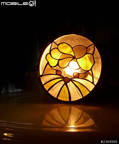 用鑲嵌玻璃作品 紀念狗狗