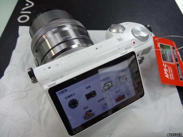 [簡易開箱]  NEX-5RL  單眼畫質，輕巧機身 (經典白)