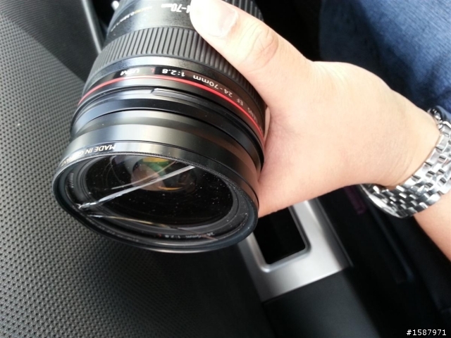 24-70mm 鏡頭摔到，保護鏡破了還卡死了...