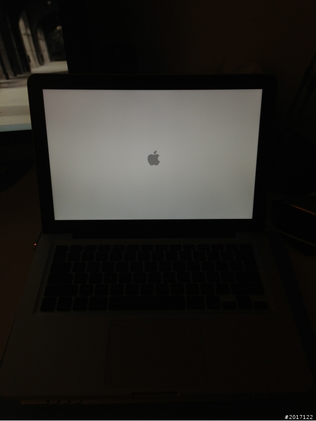 MacBook  開箱分享 + 16gb CORSAIR-VENGEANCE upgrade + boot camp 裝 win7 ultimate. 再加 iPad mini 4G 16GB 開