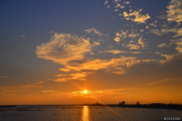 用Nikon  D7000趁放假用來察夕陽和雲端的變化