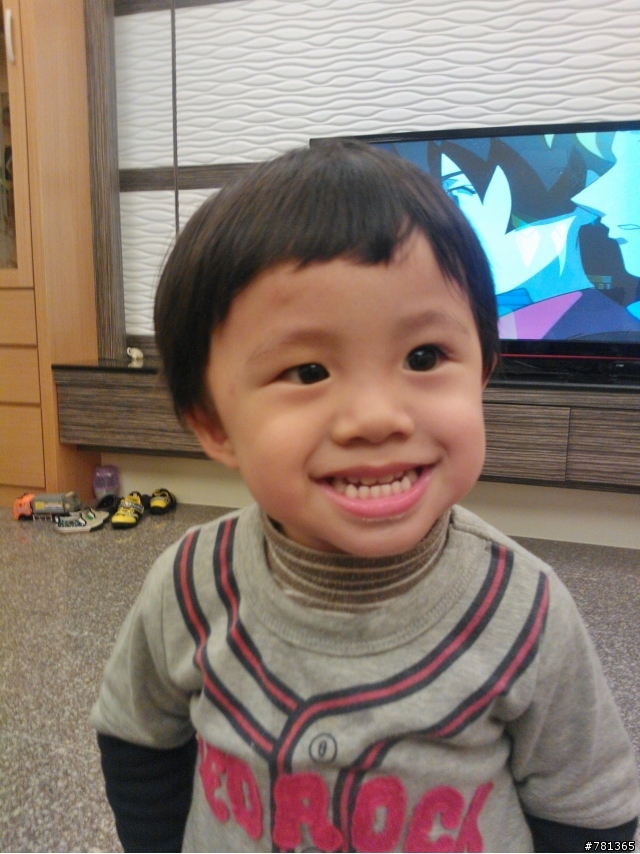 求PS神人幫我兒子改個造型~