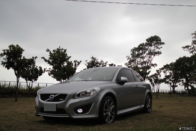 [寶貝車開箱](圖多)人生中第一台進口車 volvo c30 D4 r-design 東奔西跑趴趴走