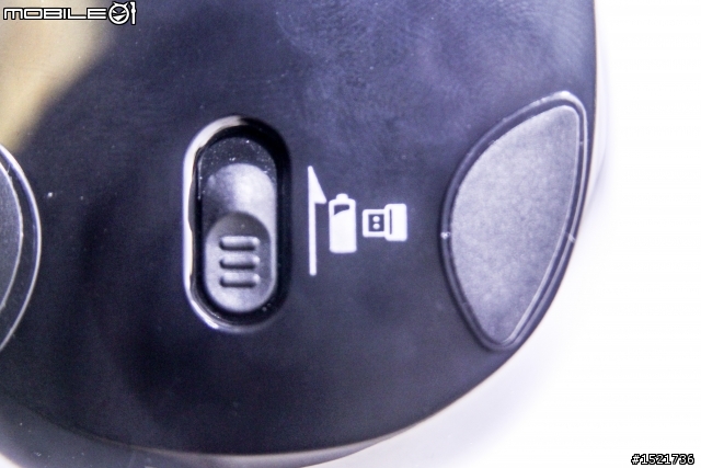 開箱] 羅技Logitech M525 無線雷射滑鼠  (圖多)