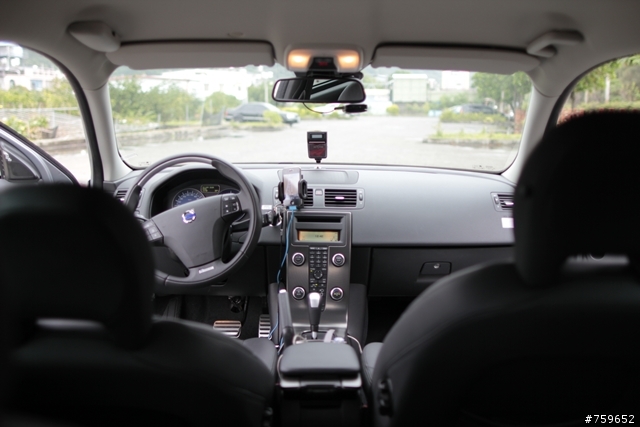 [寶貝車開箱](圖多)人生中第一台進口車 volvo c30 D4 r-design 東奔西跑趴趴走