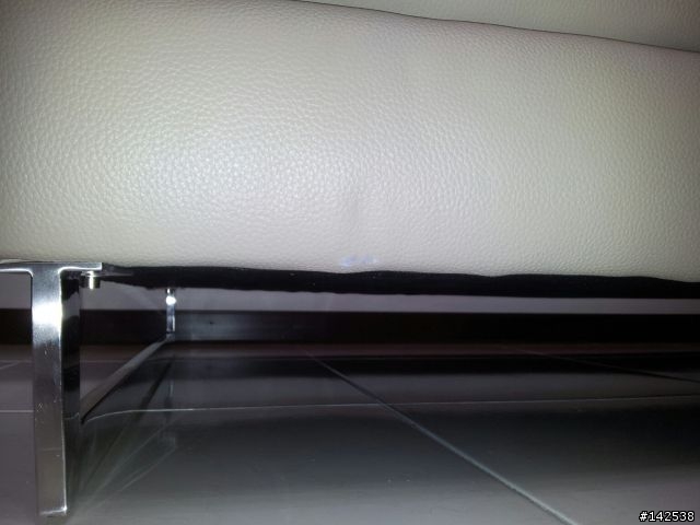 沙發送來了~有幾處刮傷