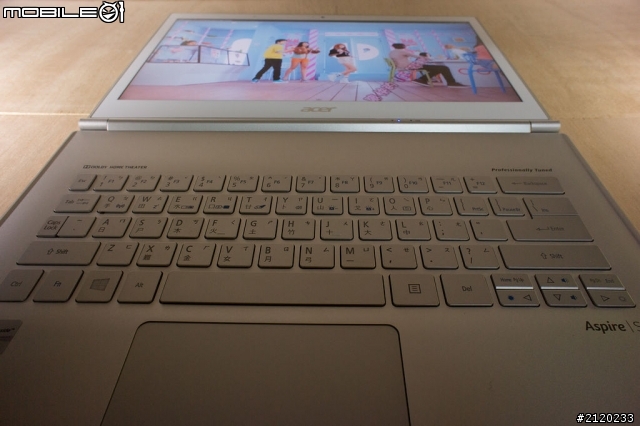 我的限量髮絲紋Acer S7 Ultrabook
