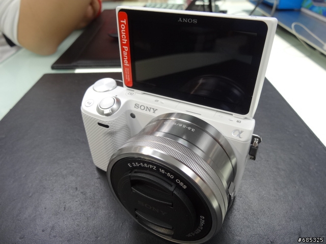 [簡易開箱]  NEX-5RL  單眼畫質，輕巧機身 (經典白)