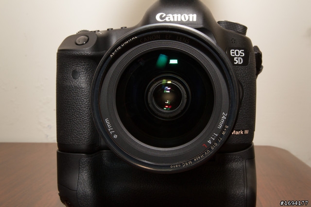 Canon EOS 5D Mark III  反覆掙扎後的開箱