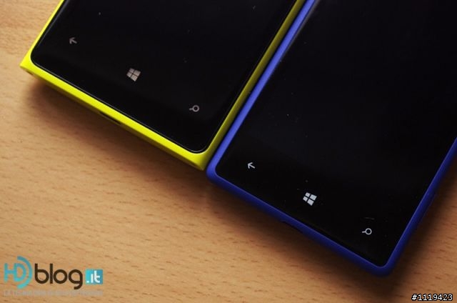 【照片】Nokia Lumia 920 黃色開箱 vs HTC 8X