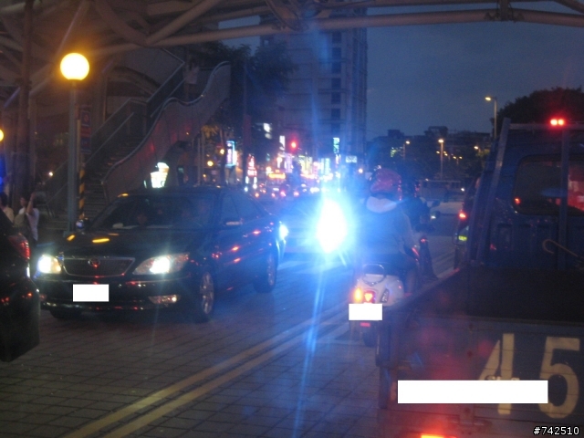 賞車 這些車都很兇 最兇的不是四出尾管也不是雙出尾管 是打雷射砲那一台