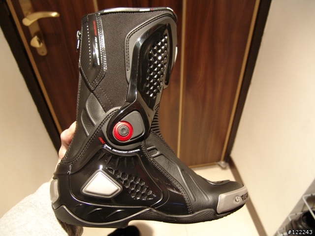 Dainese+AGV+Xlite+Gaerne 人身部品開箱(圖多字少)